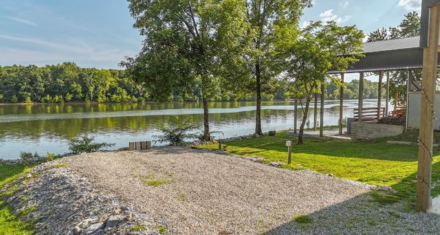 1085 Wc Pickett Rd, Clifton, TN 38425