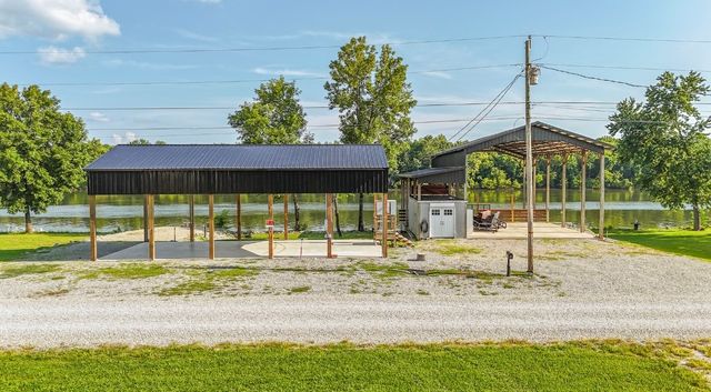 1085 Wc Pickett Rd, Clifton, TN 38425