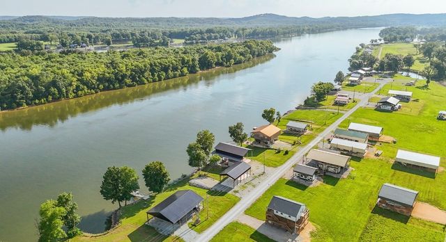 1085 Wc Pickett Rd, Clifton, TN 38425