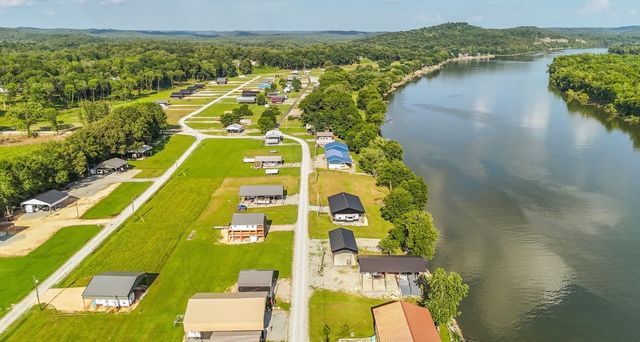 1085 Wc Pickett Rd, Clifton, TN 38425