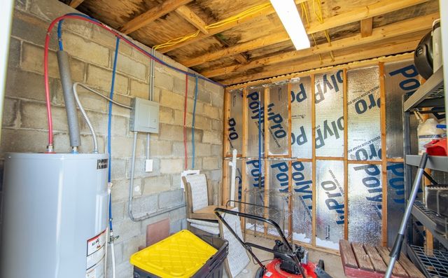 1085 Wc Pickett Rd, Clifton, TN 38425