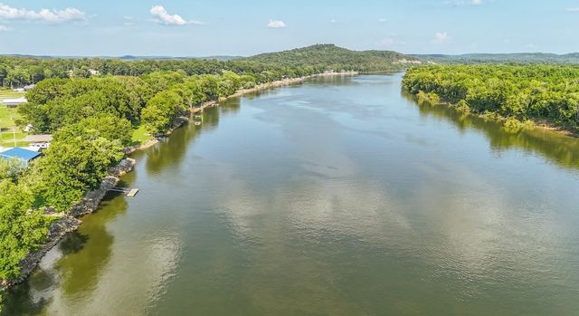 1085 Wc Pickett Rd, Clifton, TN 38425