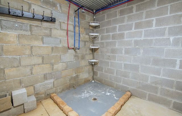 1085 Wc Pickett Rd, Clifton, TN 38425