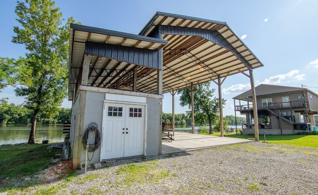 1085 Wc Pickett Rd, Clifton, TN 38425