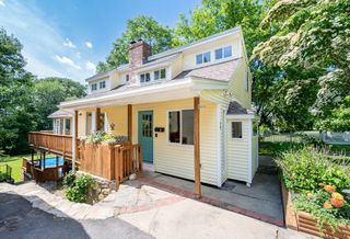 19 Meserve St, Hopkinton, MA 01748