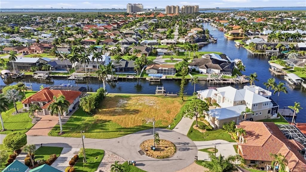 Image 11 of property listing at 1230 SW 53rd TER, Cape Coral, FL 33914