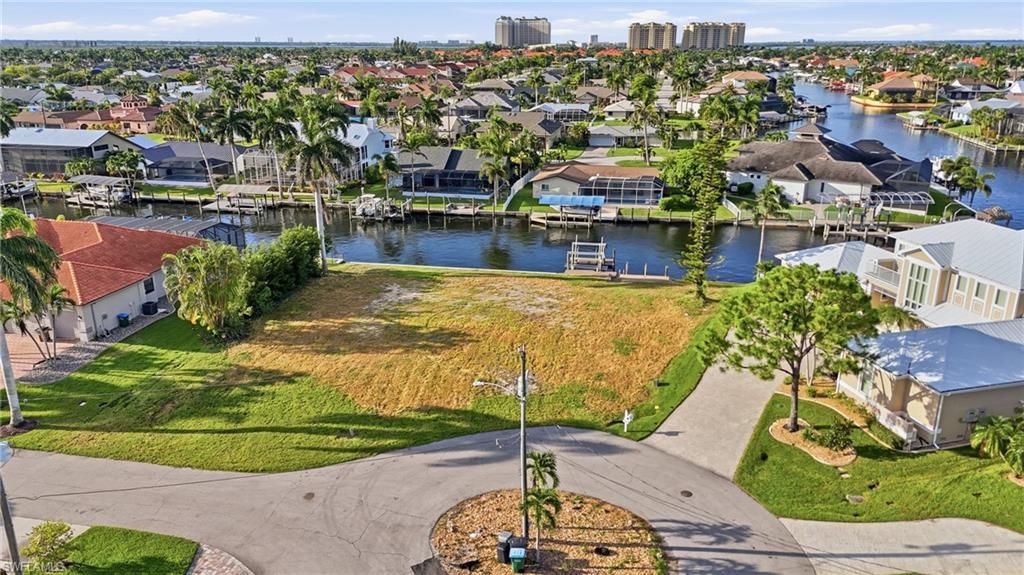 Image 7 of property listing at 1230 SW 53rd TER, Cape Coral, FL 33914