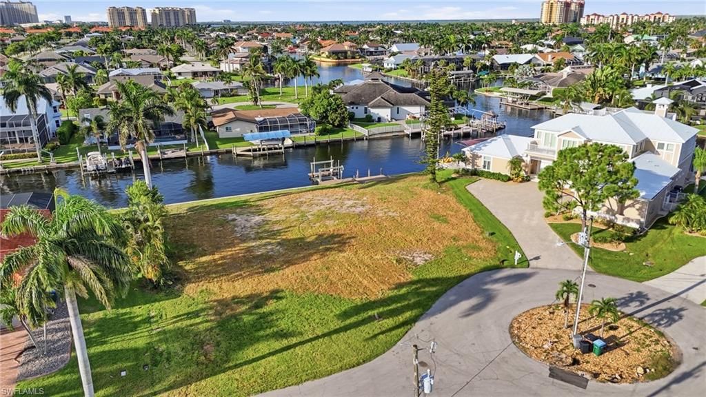 Image 8 of property listing at 1230 SW 53rd TER, Cape Coral, FL 33914