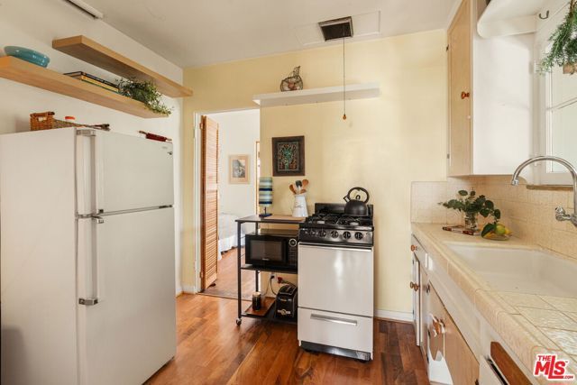 654 Frontenac Avenue, Los Angeles, CA 90065