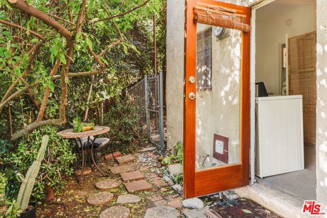 654 Frontenac Avenue, Los Angeles, CA 90065
