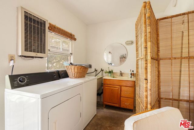 654 Frontenac Avenue, Los Angeles, CA 90065