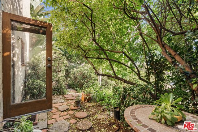 654 Frontenac Avenue, Los Angeles, CA 90065