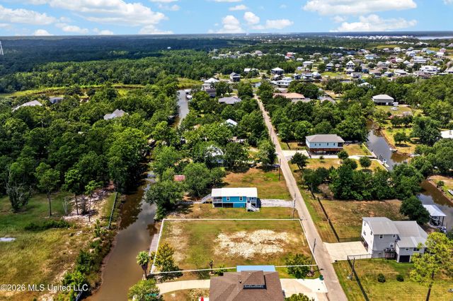 2035 Hollywood Drive, Bay Saint Louis, MS 39520