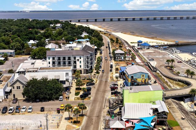 2035 Hollywood Drive, Bay Saint Louis, MS 39520