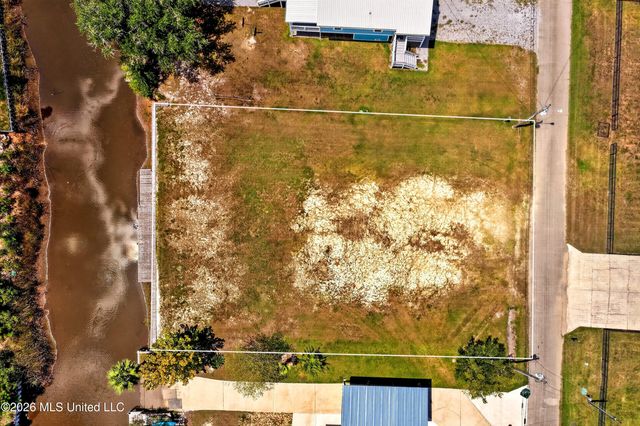 2035 Hollywood Drive, Bay Saint Louis, MS 39520