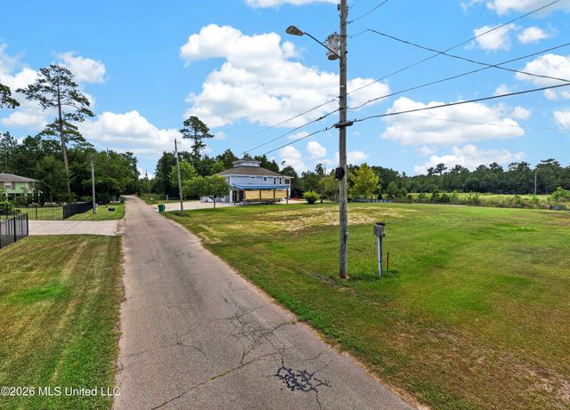 2035 Hollywood Drive, Bay Saint Louis, MS 39520