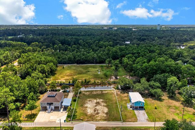 2035 Hollywood Drive, Bay Saint Louis, MS 39520