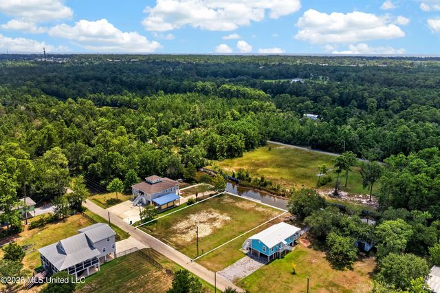 2035 Hollywood Drive, Bay Saint Louis, MS 39520
