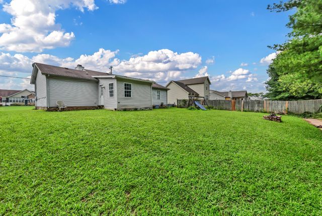 3481 Sandpiper Dr, Clarksville, TN 37042