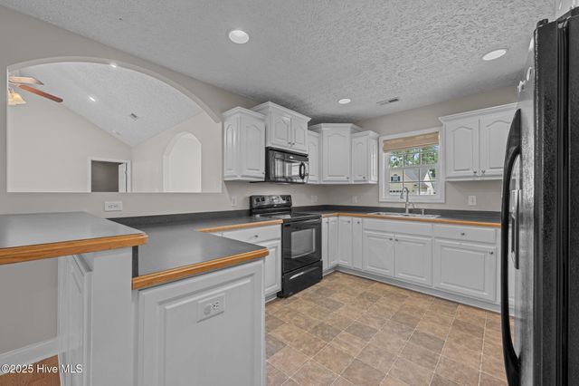 205 Croatan Woods Drive, New Bern, NC 28562