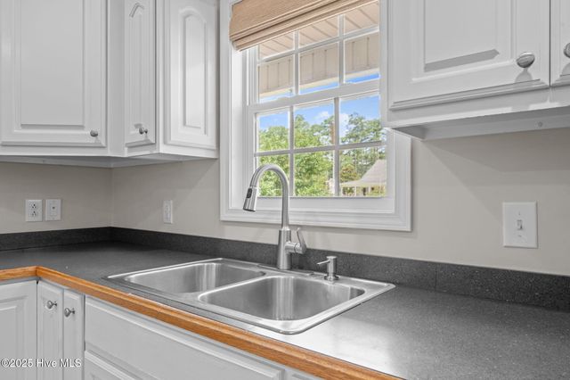 205 Croatan Woods Drive, New Bern, NC 28562