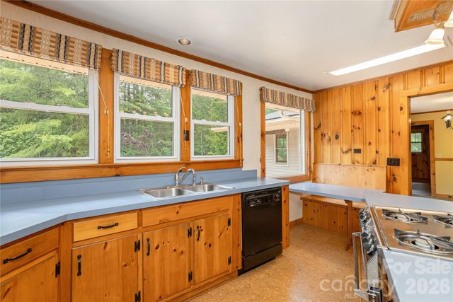 788 Old NC 280 Highway, Pisgah Forest, NC 28768