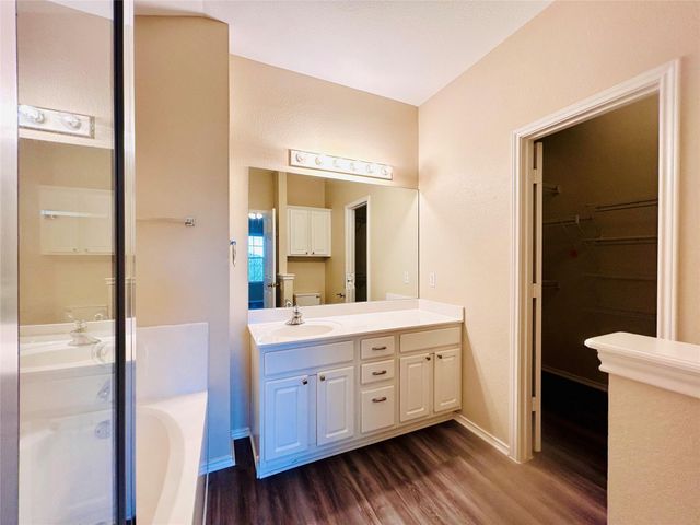 1900 Scofield Ridge PKWY 1701, Austin, TX 78727