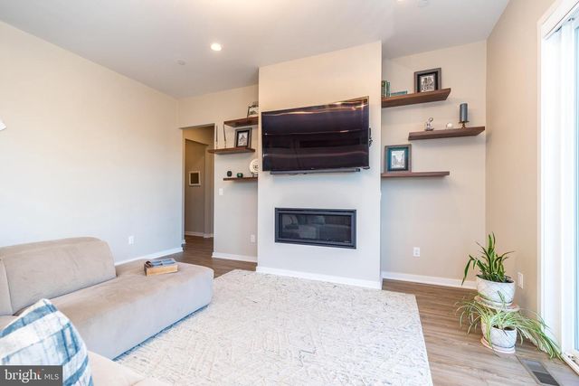 725 CONRAD DR, Warrington, PA 18976