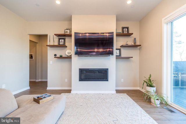 725 CONRAD DR, Warrington, PA 18976