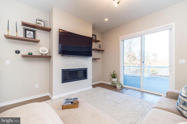 725 CONRAD DR, Warrington, PA 18976