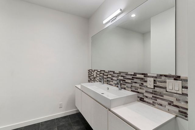 147 N Euclid Avenue 401, Oak Park, IL 60302