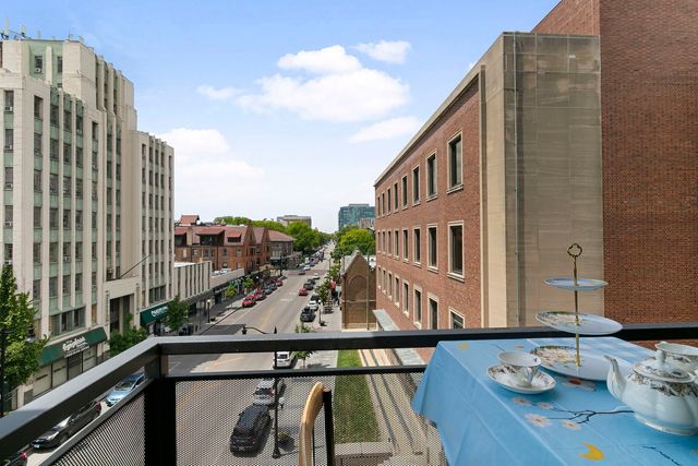 147 N Euclid Avenue 401, Oak Park, IL 60302
