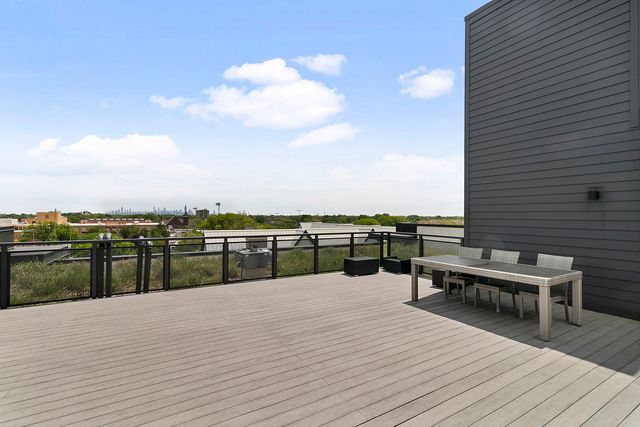 147 N Euclid Avenue 401, Oak Park, IL 60302