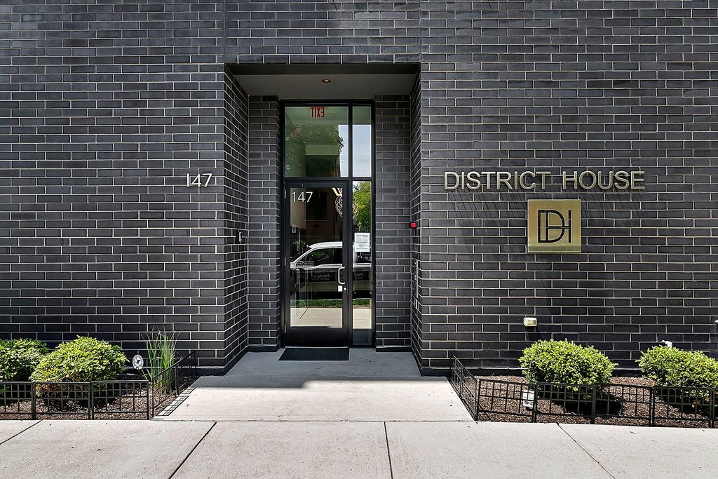 147 N Euclid Avenue 401, Oak Park, IL 60302