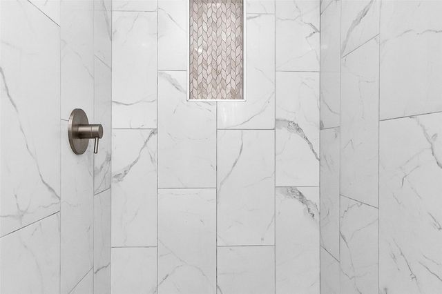 2213 N Thompson Street, Conroe, TX 77303