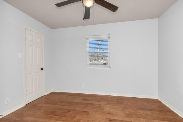 2213 N Thompson Street, Conroe, TX 77303