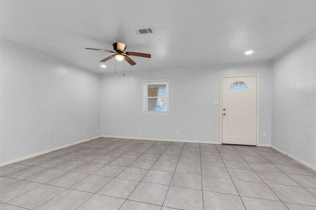 2213 N Thompson Street, Conroe, TX 77303