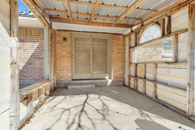 2213 N Thompson Street, Conroe, TX 77303