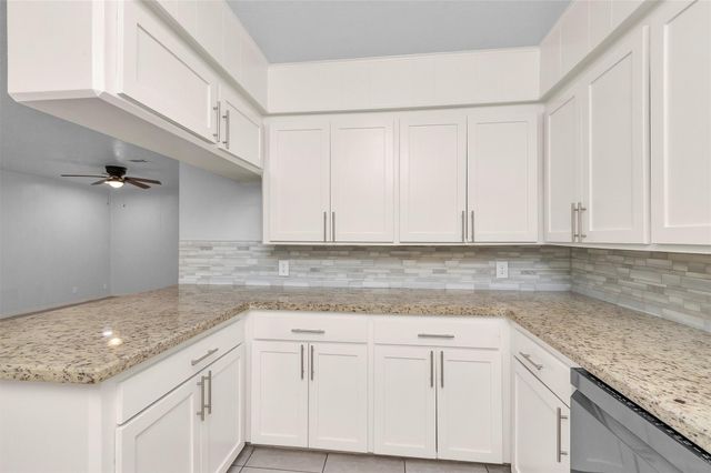 2213 N Thompson Street, Conroe, TX 77303