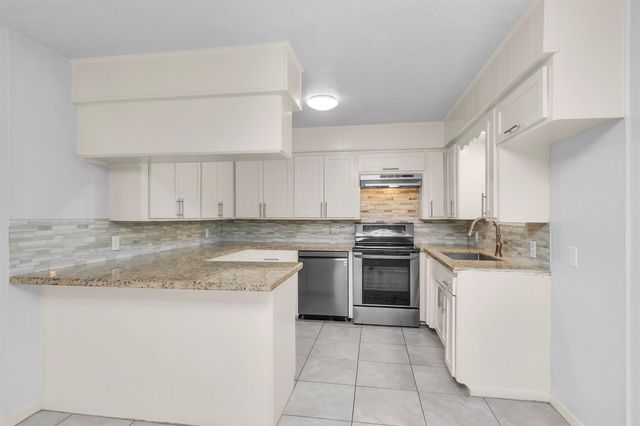 2213 N Thompson Street, Conroe, TX 77303