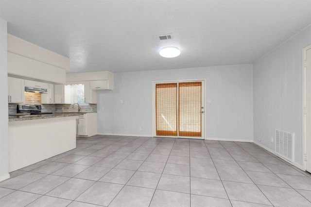 2213 N Thompson Street, Conroe, TX 77303