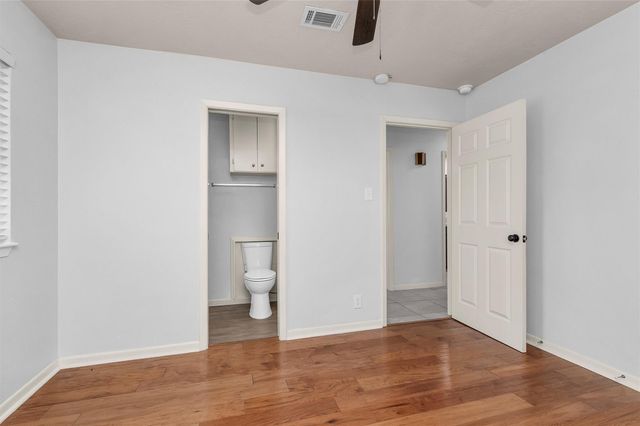 2213 N Thompson Street, Conroe, TX 77303