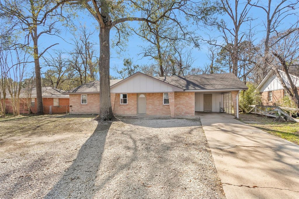 2213 N Thompson Street, Conroe, TX 77303