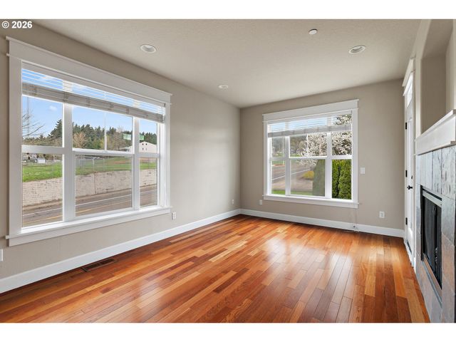 9402 Se CAUSEY Ave, Happy Valley, OR 97086