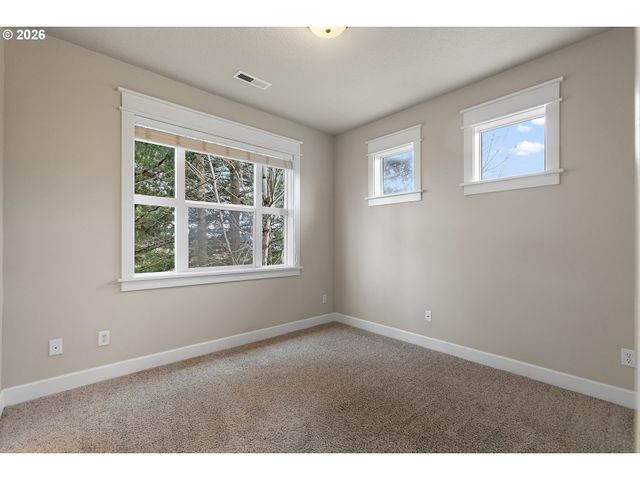 9402 Se CAUSEY Ave, Happy Valley, OR 97086