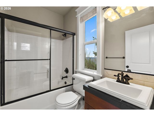 9402 Se CAUSEY Ave, Happy Valley, OR 97086