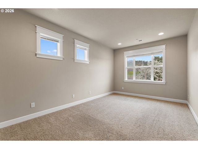 9402 Se CAUSEY Ave, Happy Valley, OR 97086