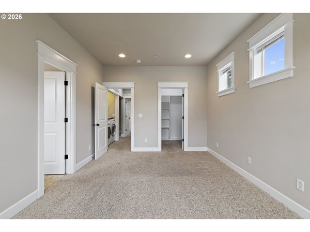 9402 Se CAUSEY Ave, Happy Valley, OR 97086