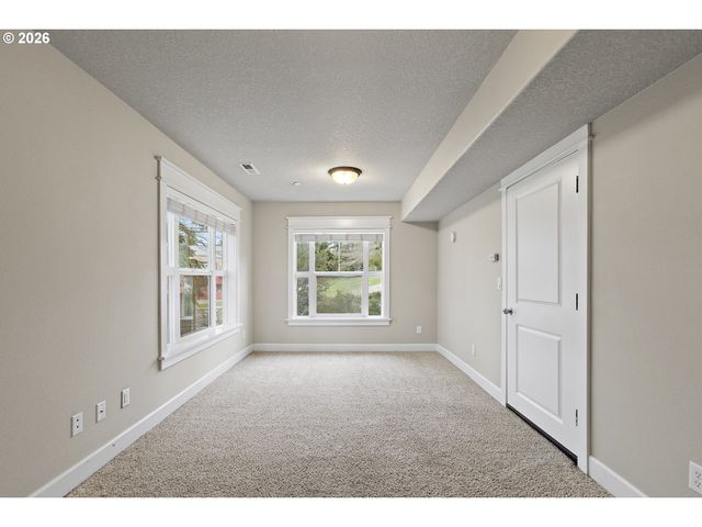 9402 Se CAUSEY Ave, Happy Valley, OR 97086