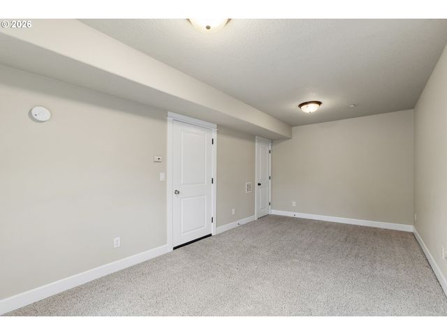 9402 Se CAUSEY Ave, Happy Valley, OR 97086